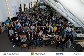 20181115_FHIR-Developer-Days_groepsfoto-logos-2-768x512